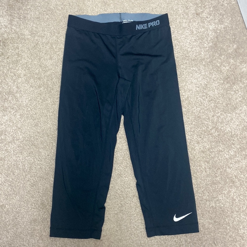 Nike pro leggings cropped style